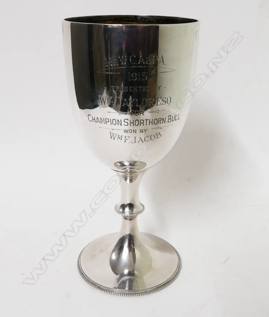 An Edwardian silver trophy cup Image 1++