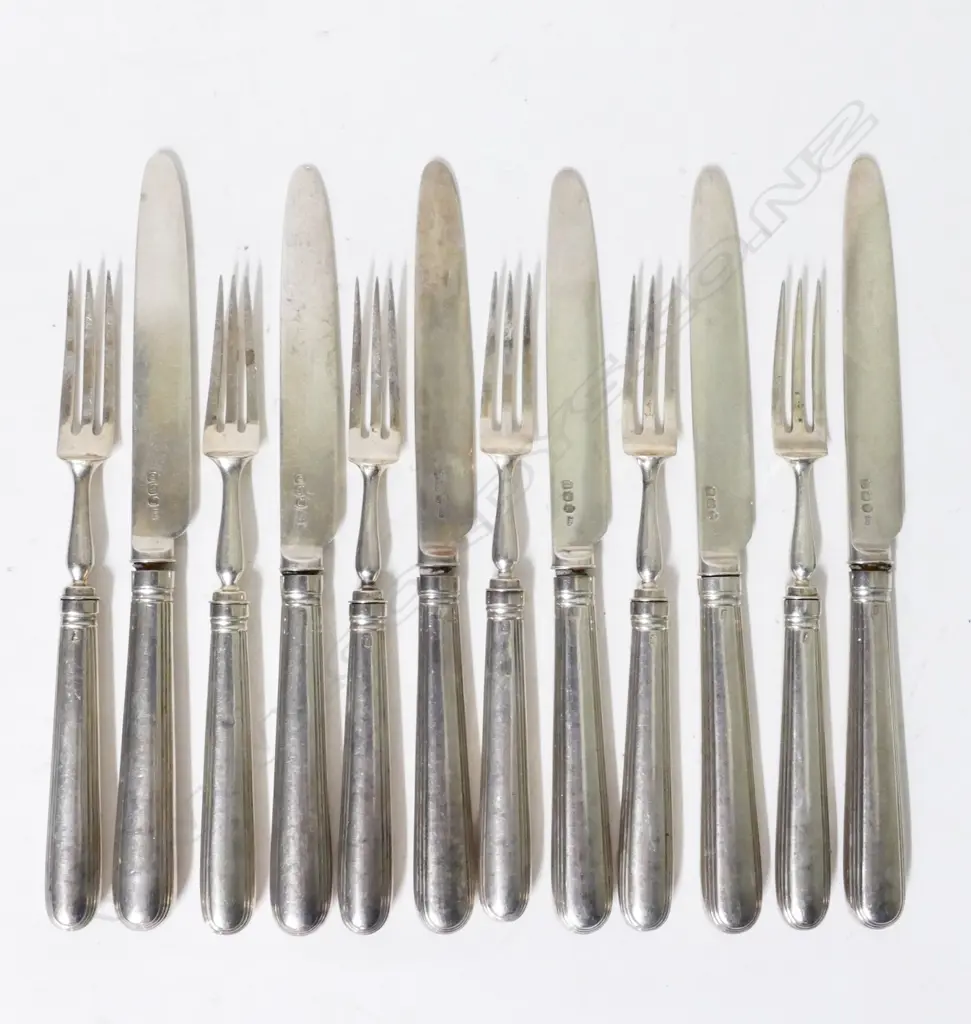 A set of six George III silver fruit knives and forks Image 1++