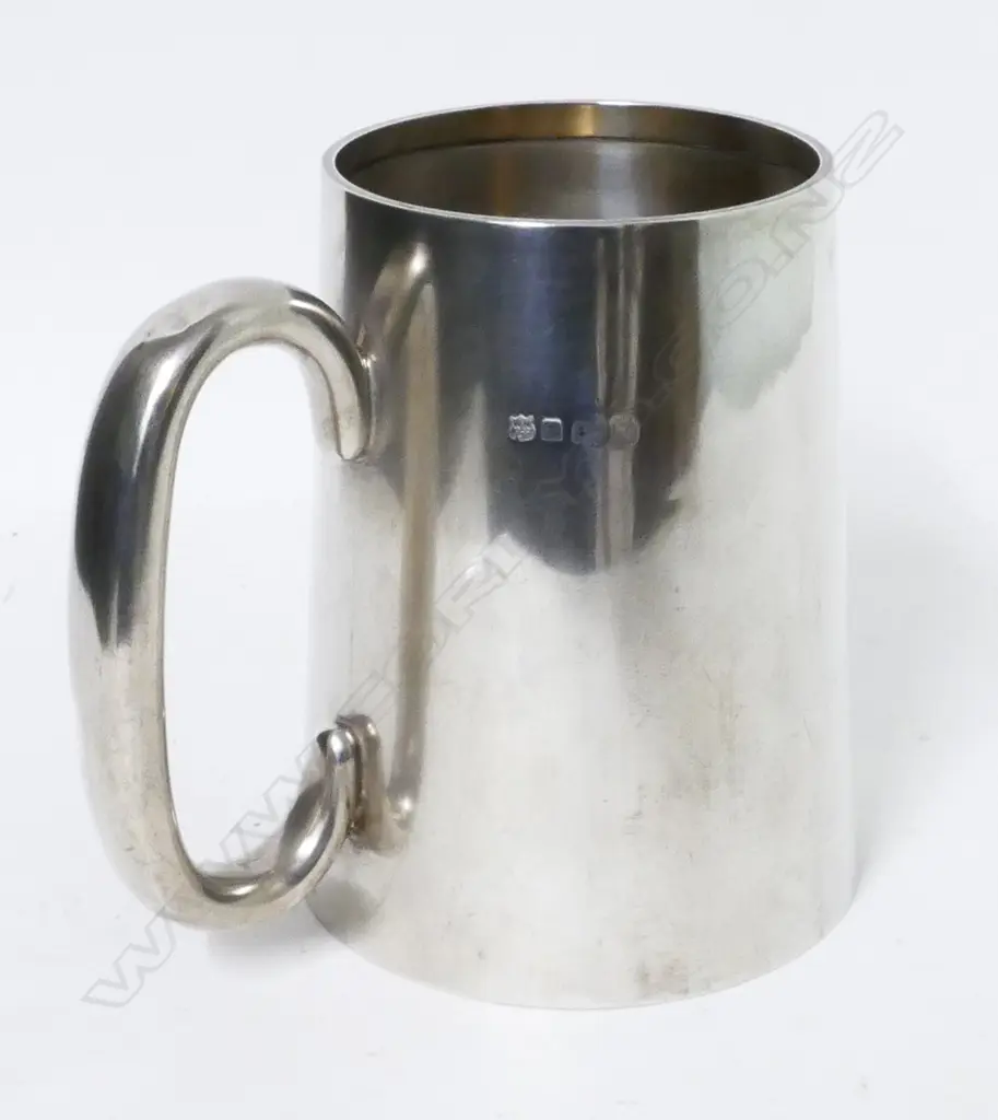 A silver tankard Image 1++