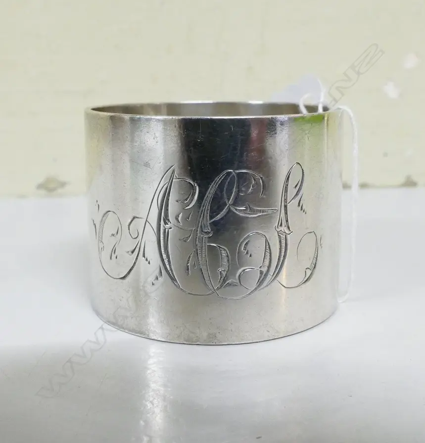 A N.Z. silver napkin ring Image 1++