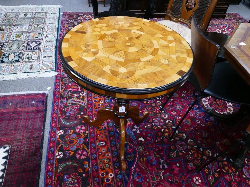 A quality N.Z. colonial specimen inlaid pedestal table Image 1++