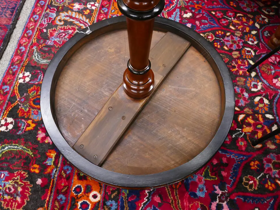 A quality N.Z. colonial specimen inlaid pedestal table Image 1++
