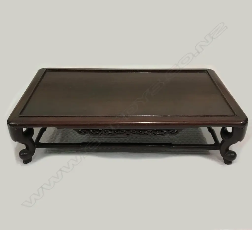 A rosewood vase table Image 1++