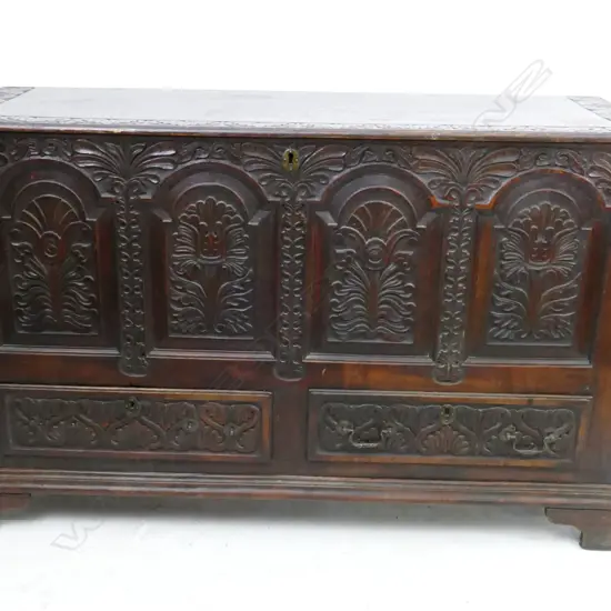 A Georgian oak mule chest