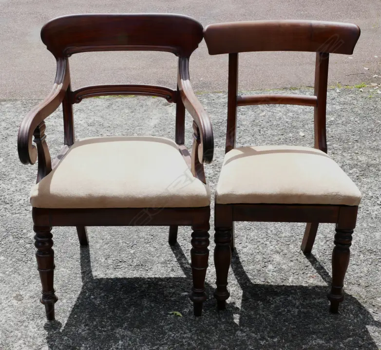 A set of eight William IV mahogany bar-back dining chairs Image 1++