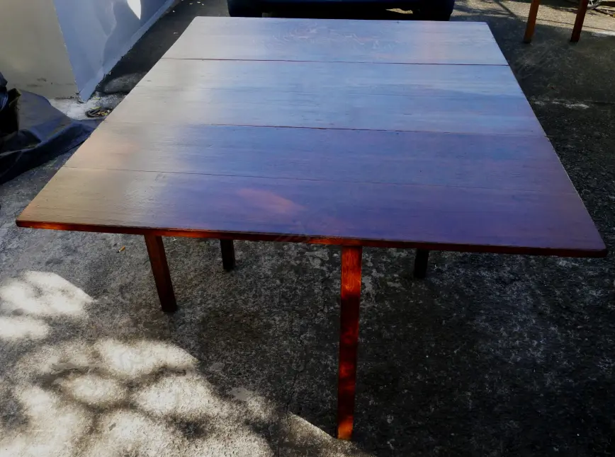 A Georgian oak dropside dining table Image 1++