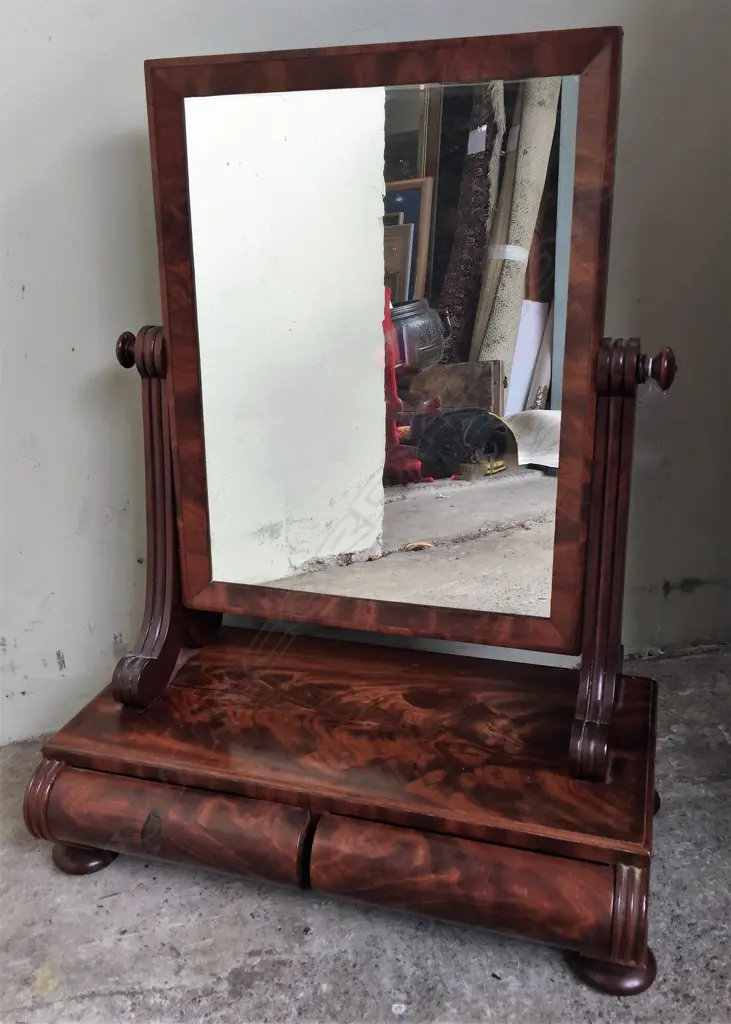An early Victorian mahogany cheval toilet mirror Image 1++