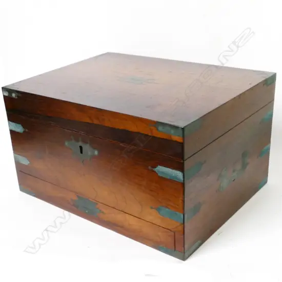 An early 19thC travelling vanity/doctor's box