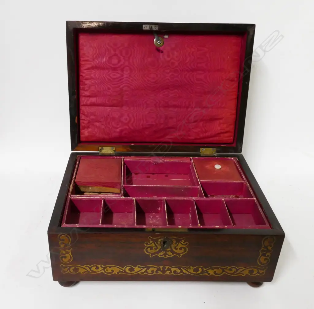 An early 19thC rosewood jewellery box Image 1++