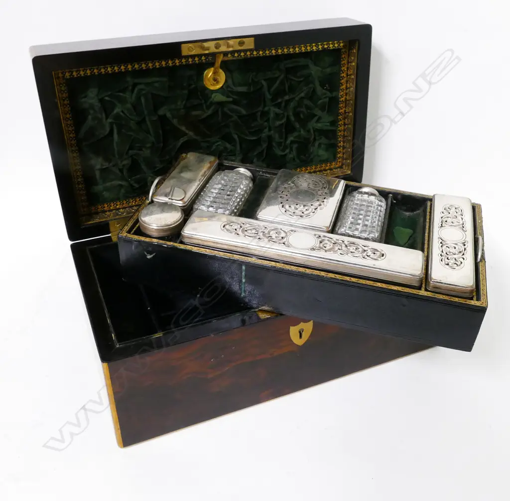 A Victorian coromandel wood vanity case Image 1++