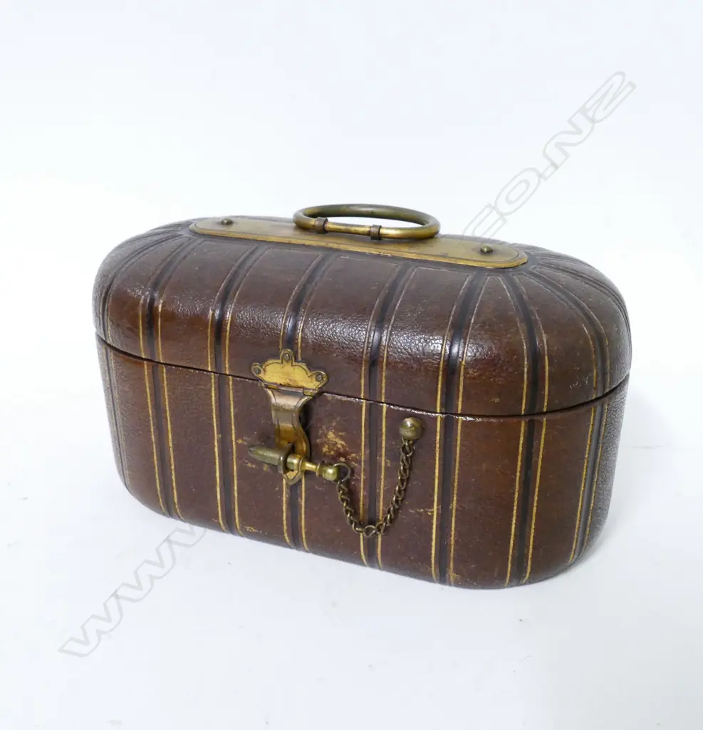 A small Victorian brown leather sewing box Image 1++