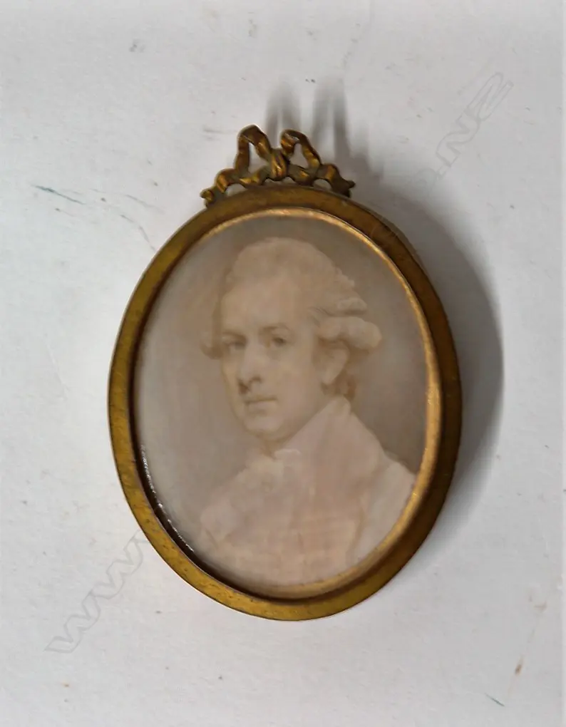 A 19thC portrait miniature of a gent Image 1++