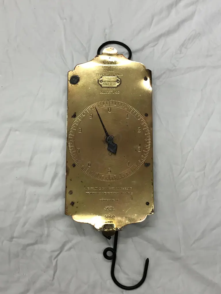 A brass Salter's scale Image 1++