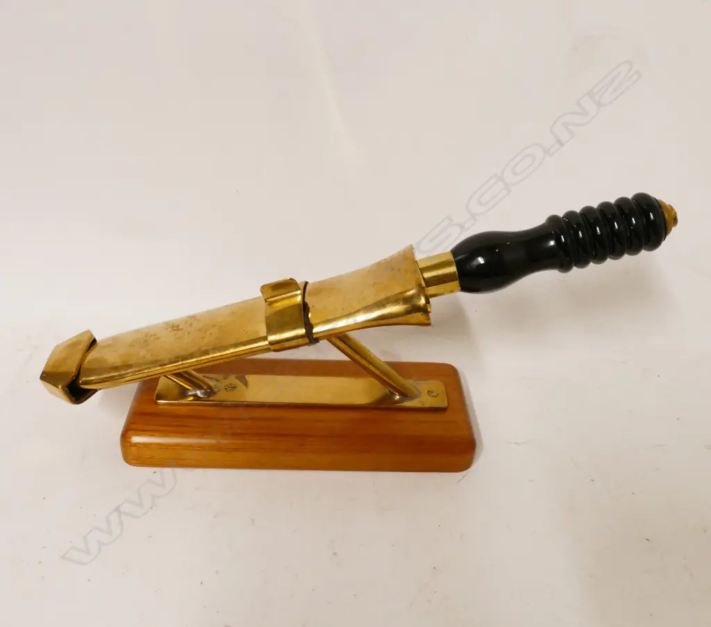 A heavy double-sided ships' knife Image 1++
