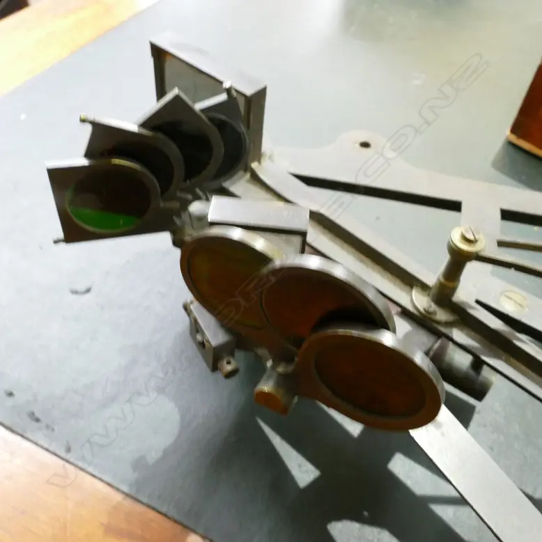 A Victorian brass sextant Image 1++