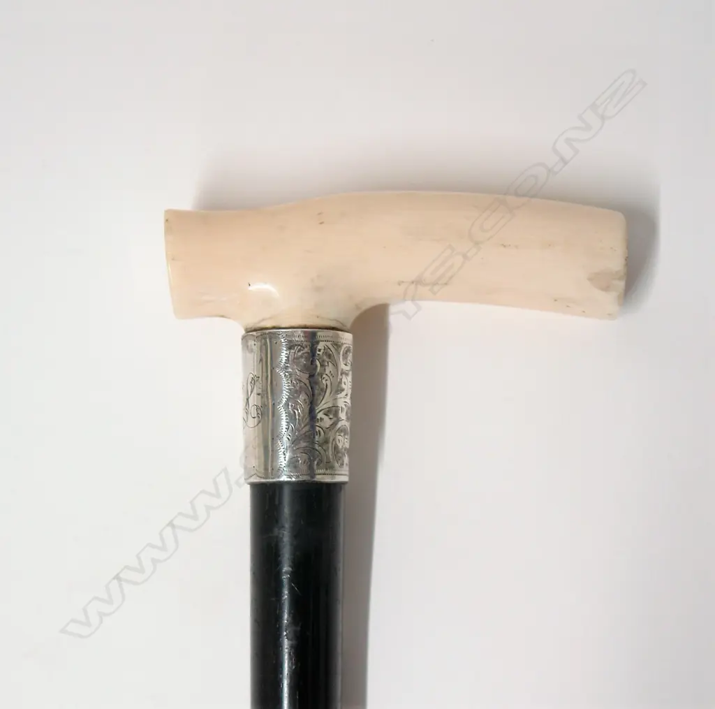An Edwardian ivory handled and ebony walking stick Image 1++