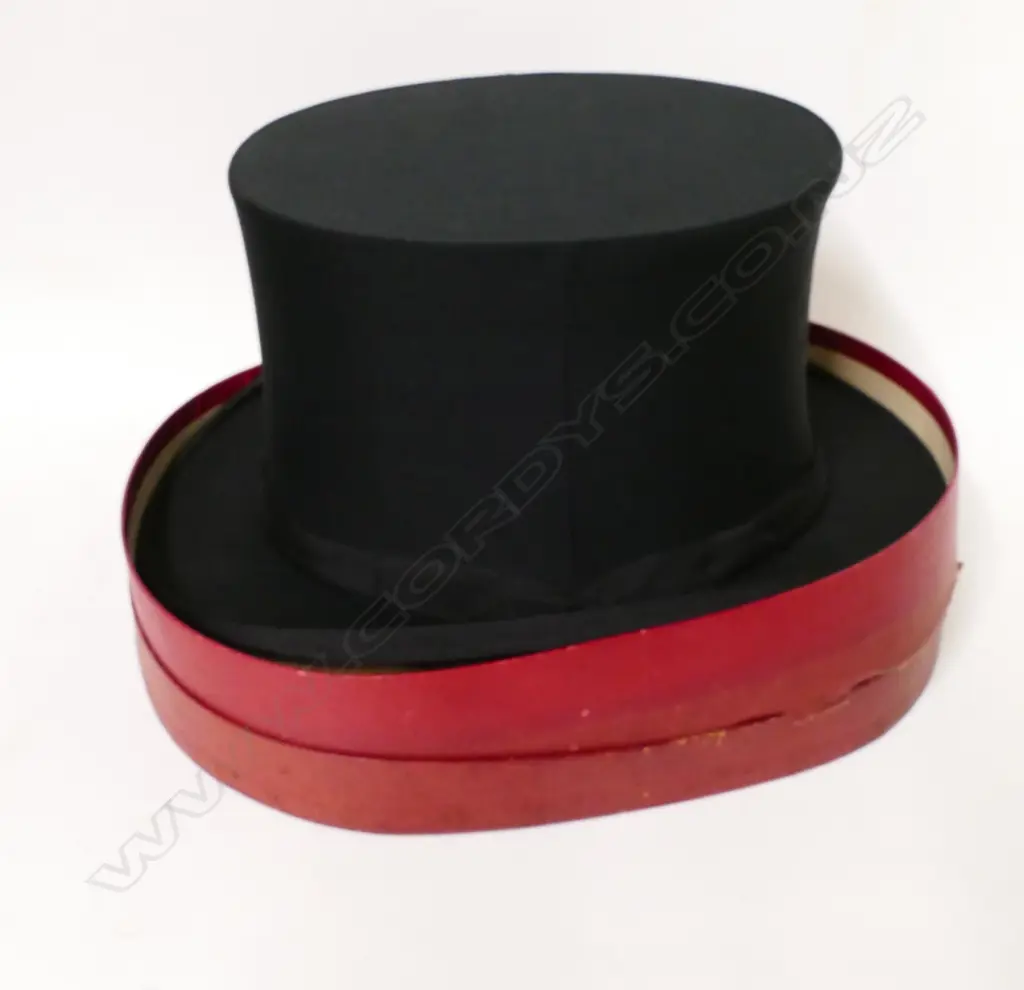 A collapsible top hat Image 1++
