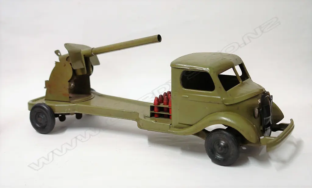A 1950/60s N.Z. made Hercules Toy brand tank Image 1++