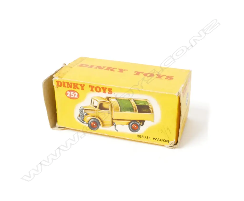 A very good boxed Dinky Refuse Wagon #252 Image 1++