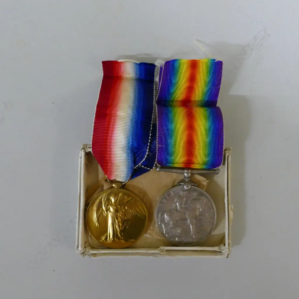 Two WWI war medals awarded to Private W.F. Simpson Image 1++