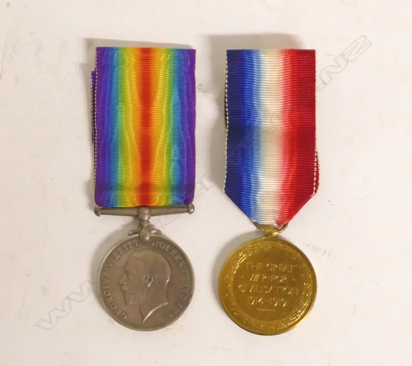 Two WWI war medals awarded to Private W.F. Simpson Image 1++