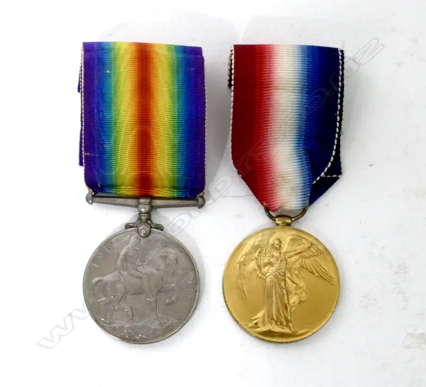 Two WWI war medals awarded to Private W.F. Simpson Image 1++