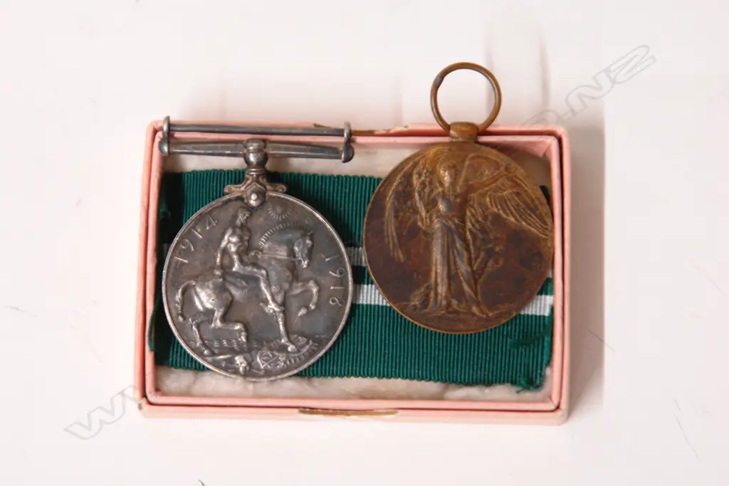 A WWI standard pair of medals Image 1++