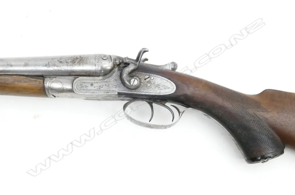A 12g double barrel shotgun Image 1++