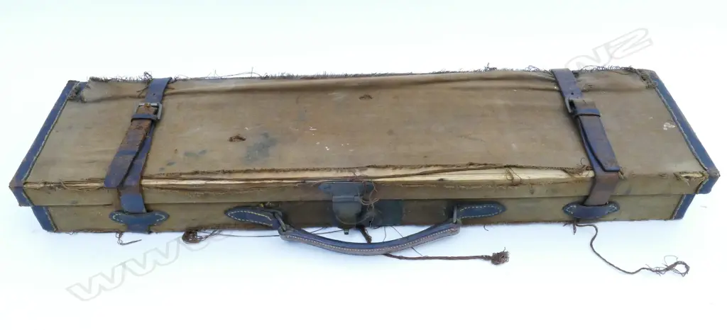 A 12g double barrel shotgun Image 1++