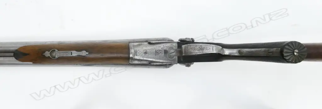 A 12g double barrel shotgun Image 1++