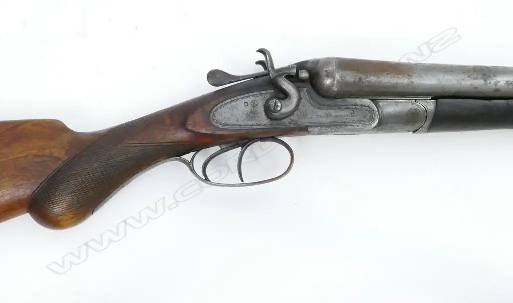 A 12g double barrel shotgun Image 1++