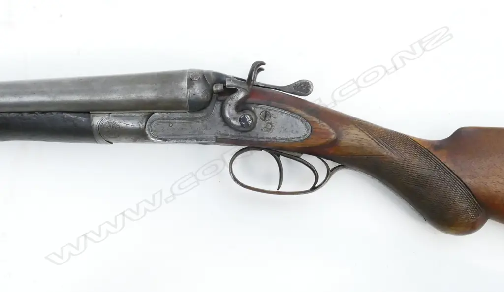 A 12g double barrel shotgun Image 1++