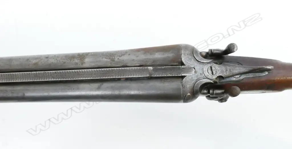 A 12g double barrel shotgun Image 1++