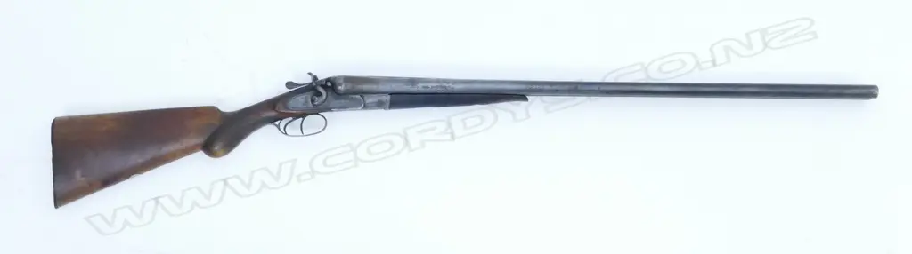 A 12g double barrel shotgun Image 1++