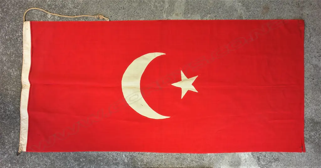 A WWI Turkish flag Image 1++