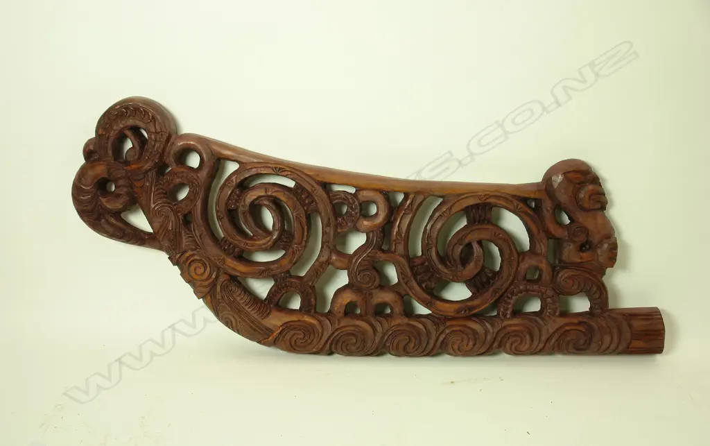 A Maori carved stylised canoe prow Image 1++