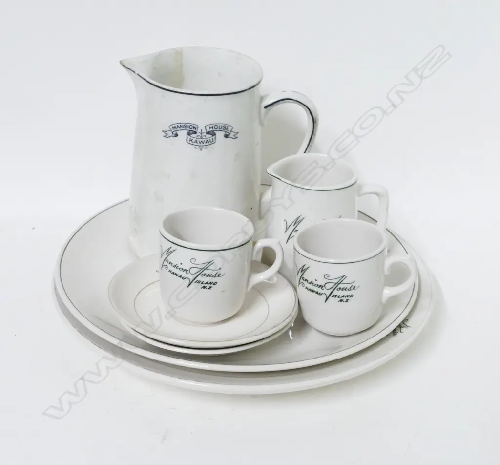 Eight pieces of Mansion House china Image 1++