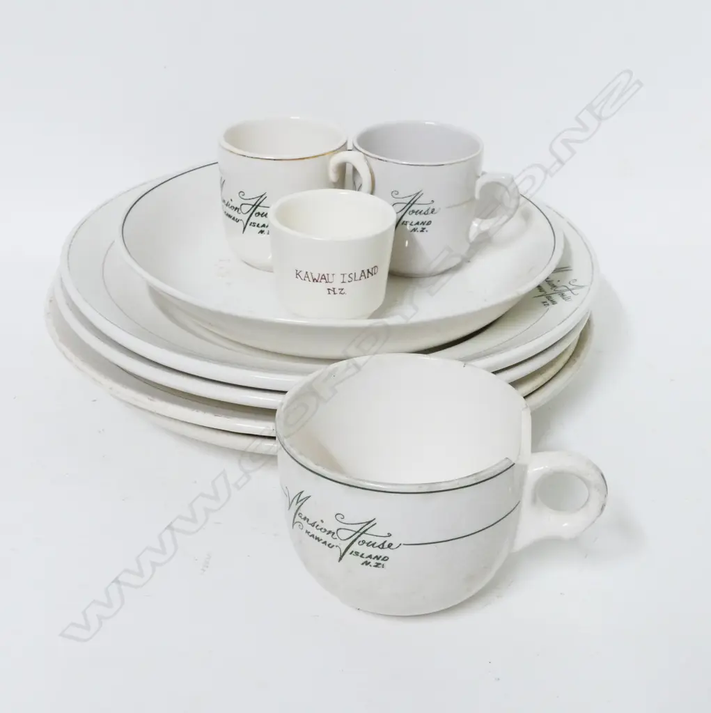 Nine pieces of Mansion House china Image 1++