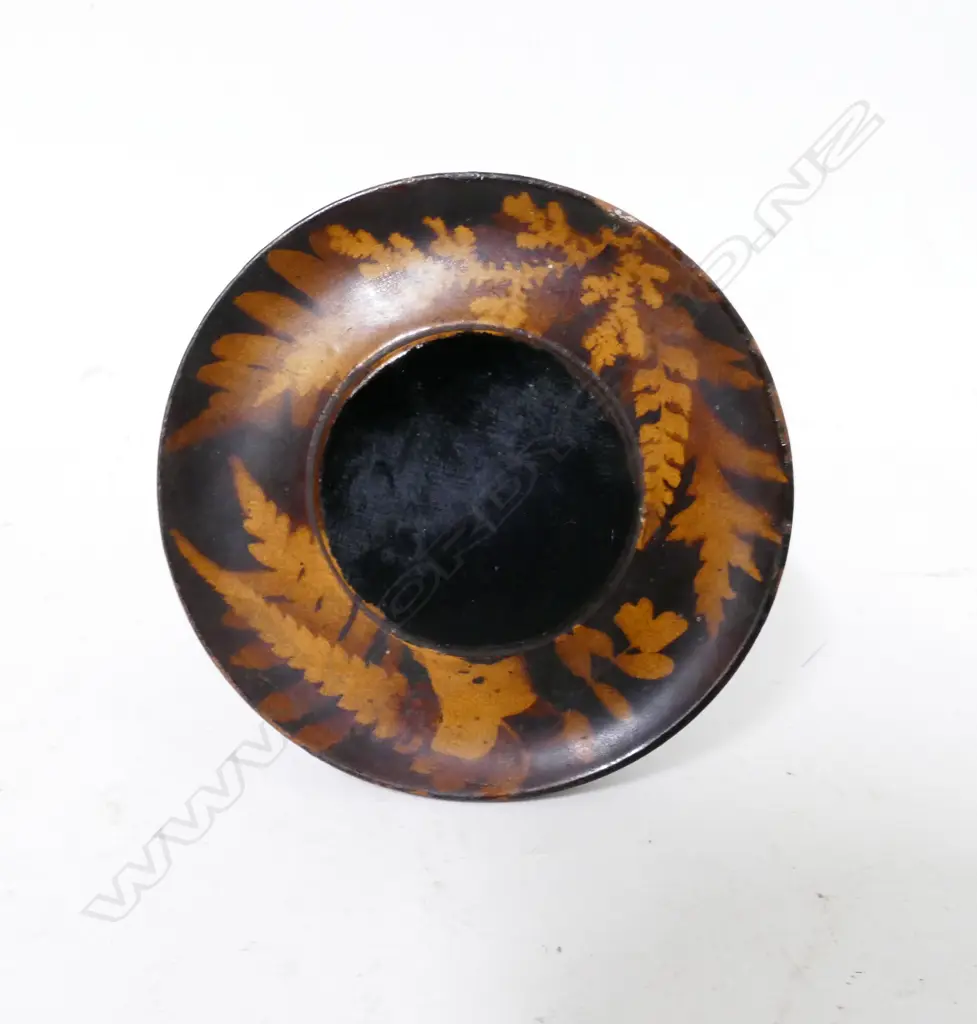 A small fine quality 'fern' wood pin cushion Image 1++