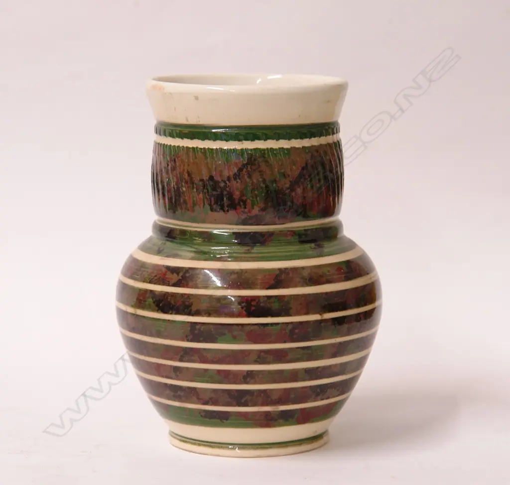 A Crown Lynn Specials Department vase Image 1++