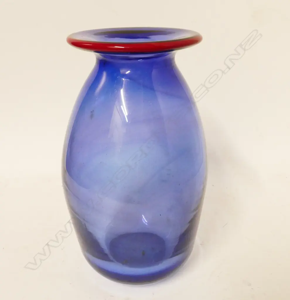 A Garry Nash studio glass vase Image 1++