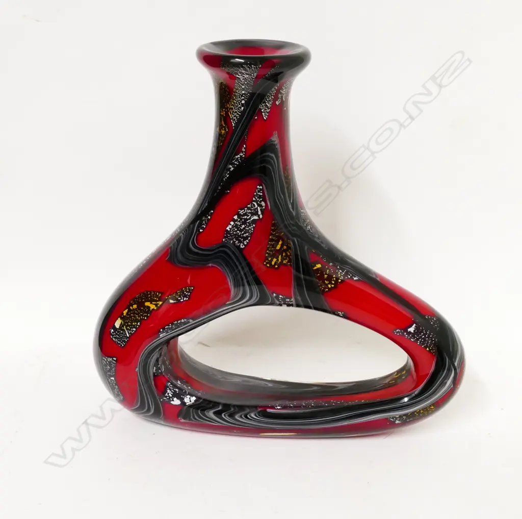 A Murano free form art glass vase Image 1++