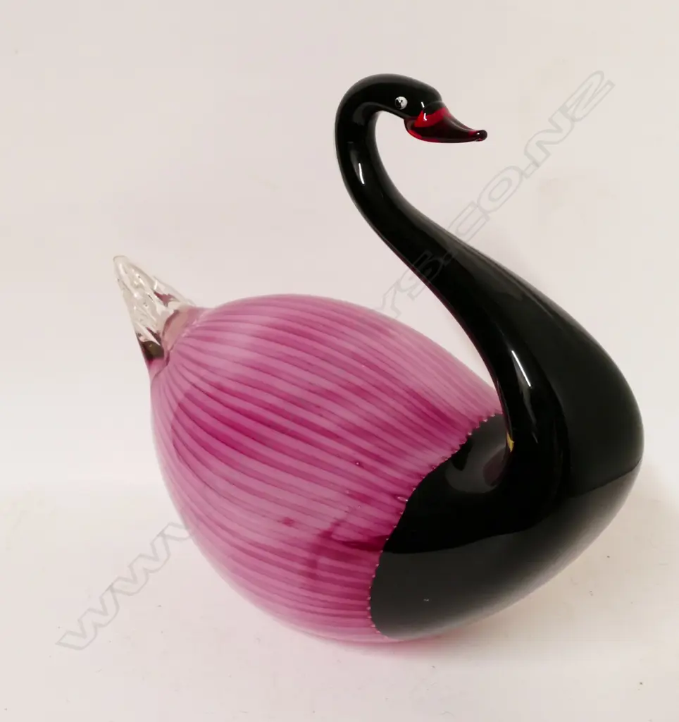 An impressive large Murano glass swan Image 1++