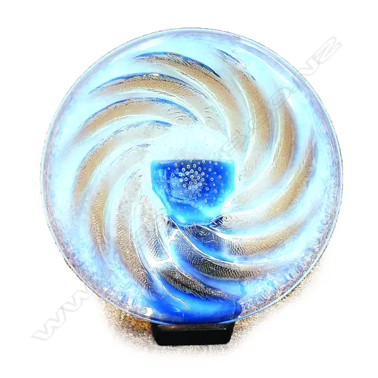 A René Lalique opalescent 'Poissons' bowl