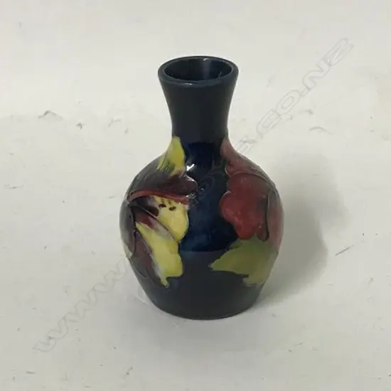 A small Moorcroft 'Hibiscus' vase