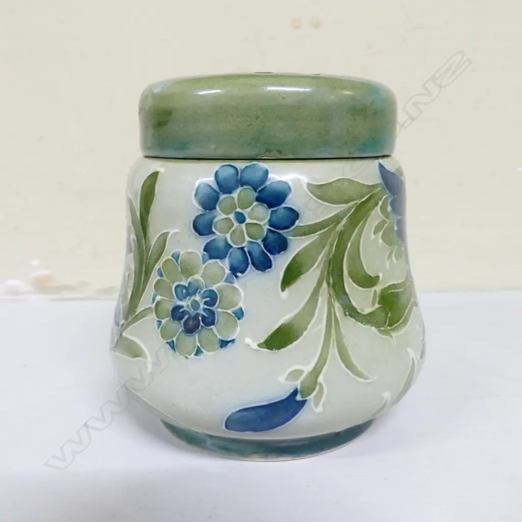 A rare Moorcroft McIntyre 'Cornflower' potpourri jar Image 1++
