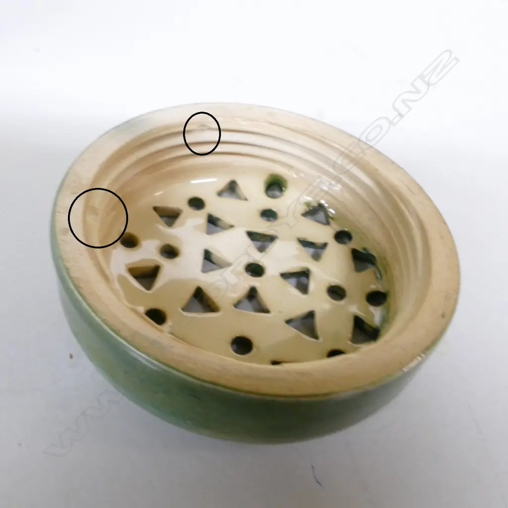 A rare Moorcroft McIntyre 'Cornflower' potpourri jar Image 1++