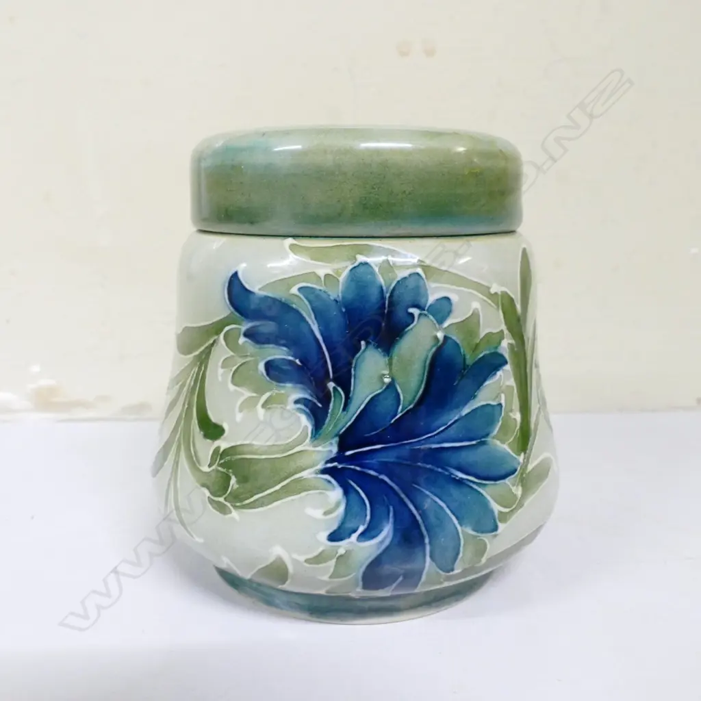 A rare Moorcroft McIntyre 'Cornflower' potpourri jar Image 1++