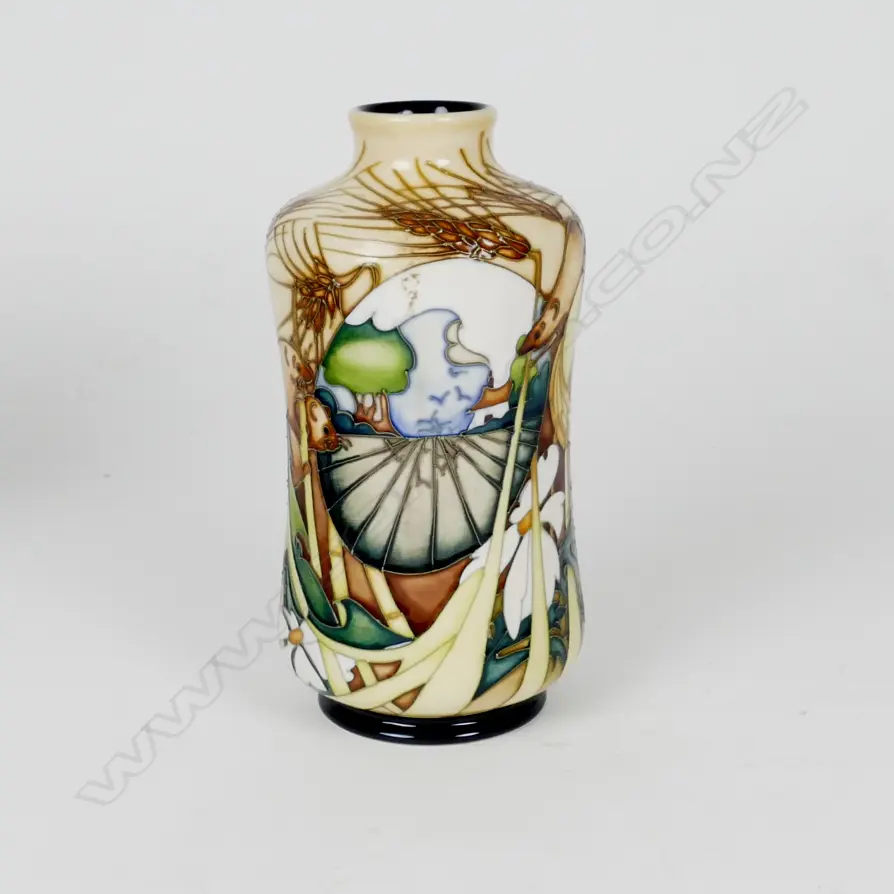 A Moorcroft vase Image 1++