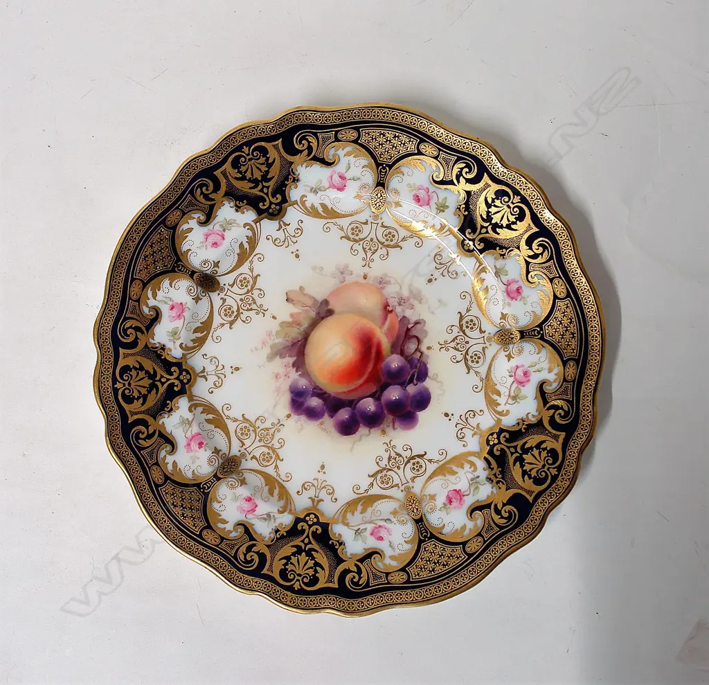 An early 29thC Royal Worcester hand painted plate Image 1++